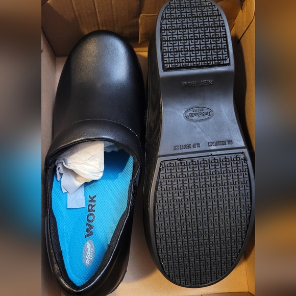 Dr. Scholl's Dynamo Clog Black Leather 7.5M Slip-Resistant Closed - Picture 6 of 9